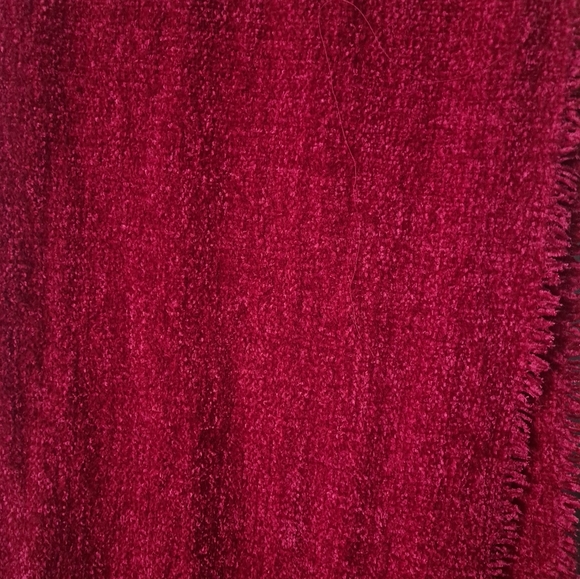 Red scarves - Picture 6 of 7